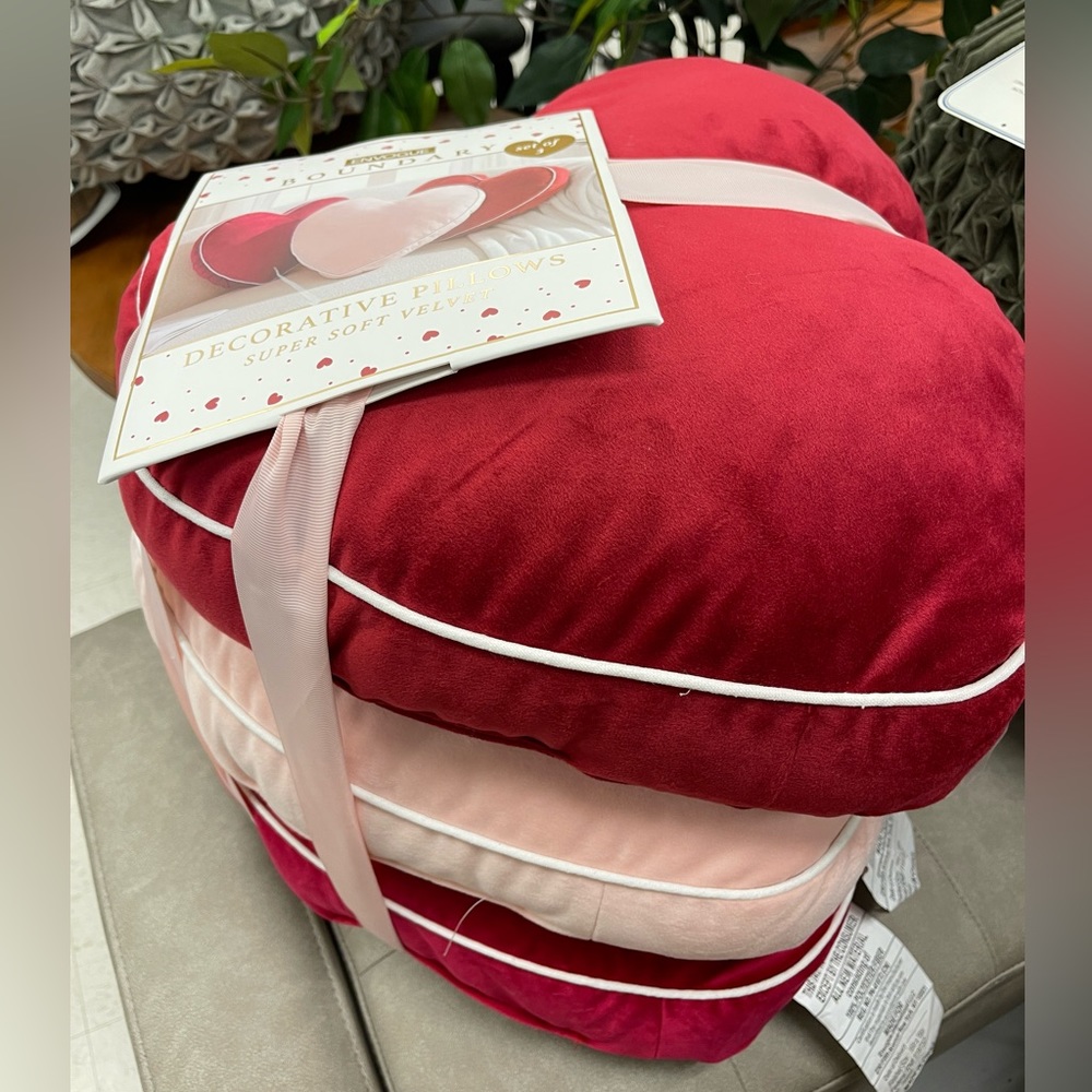 Valentine Heart Velvet Plush Pillow Set of 3 Envogue Red and Pink 🩷 NWT